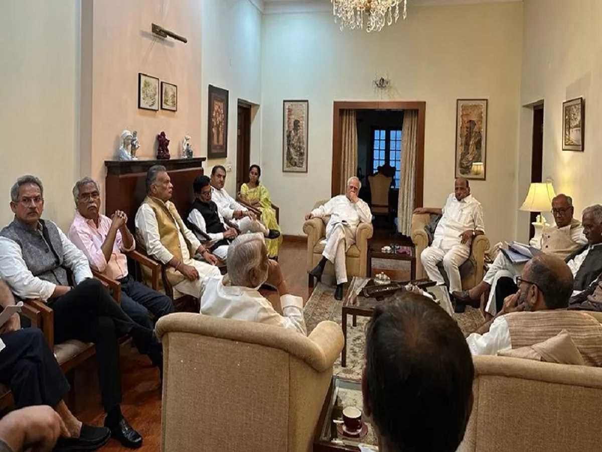 रिमोट ईवीएम को लेकर शरद पवार की अध्यक्षता में विपक्षी दल के नेताओं ने की बैठक